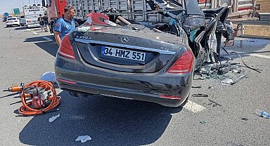 Otomobil TIR'a arkadan çarptı: 2 ölü, 1 yaralı