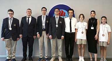 Özel Ege Lisesi'nden 3 Türkiye derecesi