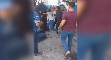 Pazar yerindeki kavga kamerada; 3 yaralı