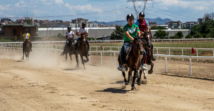 Rahvan atları şampiyonluk için koştu