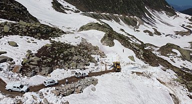 Rize'de haziran sonunda karla mücadele