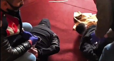 Sahte kimliklerle kargo şirketi acentesi kurup uyuşturucu sevkiyatı yapan 9 şüpheli tutuklandı