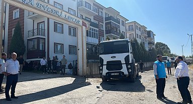 Sakarya Orman İşletme Müdürlüğü'nün deposunda yangın; ormana da sıçradı
