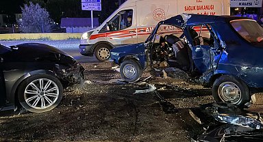Sakarya'da 2 otomobil çarpıştı; 5 yaralı