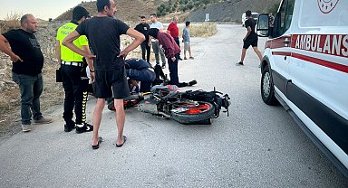 Sakarya'da devrilen motosikletin sürücüsü yaralandı