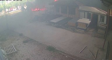 Sakarya'da karşı şeride geçen TIR, 2 TIR'a çarptı: 1 ölü, 2 yaralı