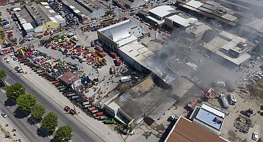 Sakarya'da traktör bayisinde yangın