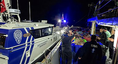 Samsun açıklarında kaçak olarak avlanan 6 ton kalkan balığı ele geçirildi