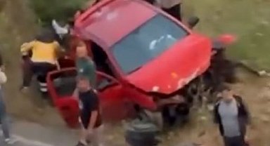 Samsun'da iki otomobil kafa kafaya çarpıştı; 4 yaralı