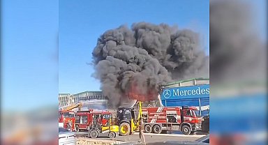 Şanlıurfa'da hırdavat dükkanı yandı