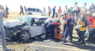 Şanlıurfa'da iki otomobil kafa kafaya çarpıştı: 5 yaralı