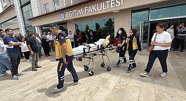 Sınavda baygınlık geçiren öğrenciye ambulansta müdahale edildi