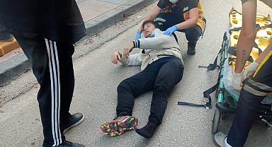 Sokak köpeklerinin saldırdığı motosiklet sürücüsü düşerek yaralandı