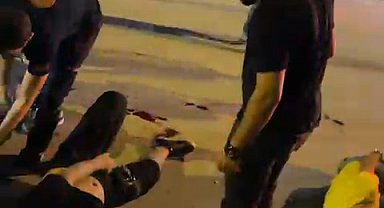 Sokakta tabancayla ayaklarından vuruldular