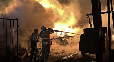Tahta palet atölyesindeki yangın söndürüldü