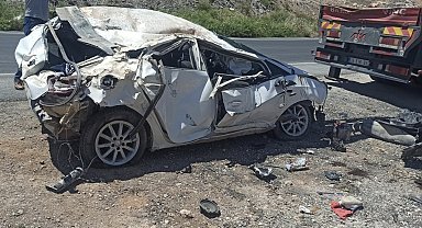 Takla atan otomobilden fırladı: 1 ölü, 1 ağır yaralı