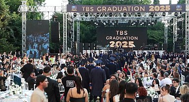 Tarabya İngiliz Okulları'nda mezuniyet coşkusu; Sertab Erener sahne aldı