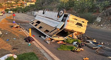 Tarım işçilerini taşıyan minibüs takla attı: 25 yaralı