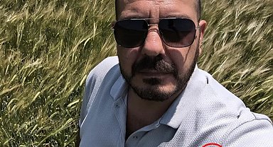 Tarlada selfi yaparken üzerinde kene olduğu fark etti