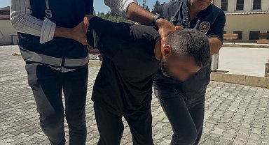 Tartıştığı arkadaşını boğazını keserek öldürdü