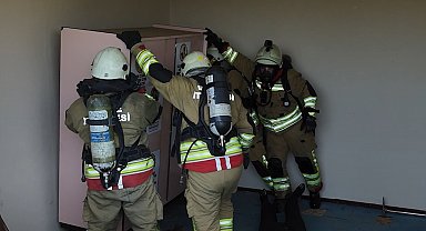 Tatbikata giden itfaiye erlerine Babalar Günü sürprizi