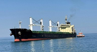 Tekirdağ'da karaya oturan kuru yük gemisinde inceleme yapıldı