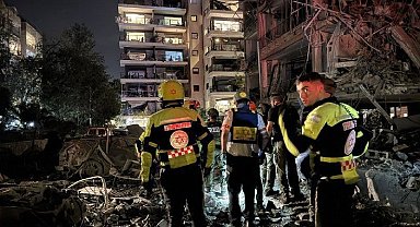 Tel Aviv'deki İsrail Savunma Bakanlığı'na yakın bir nokta İran füzesiyle vuruldu