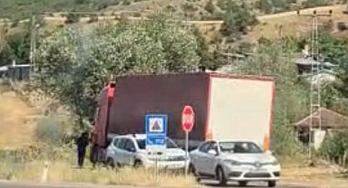 TIR yayalara çarptı: 1 ölü, 1 yaralı