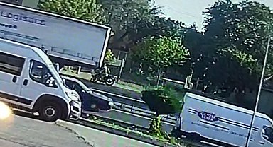 TIR'a çarpan motosikletin sürücüsü öldü; kaza kamerada