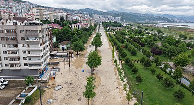 Trabzon'da selin izleri siliniyor, kayıp kişi aranıyor