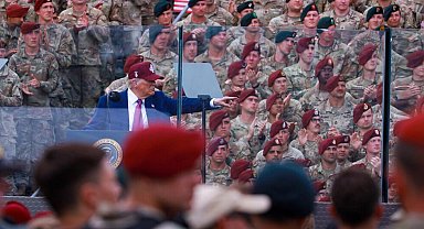 Trump: Amerikan bayrağını yakanlara bir yıl hapis cezası verilmeli