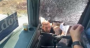 Turistlerin taşıyan otobüsün camını kırıp, şoförünü yaralayan 5 şüpheli tutuklandı