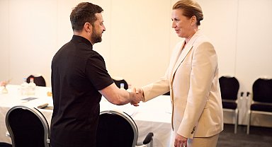 Ukrayna Devlet Başkanı Zelenskiy ile Danimarka Başbakanı Frederiksen, Lahey'de bir araya geldi