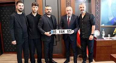 Vanspor'a özel plaka hediyesi; '65 VAN 65'