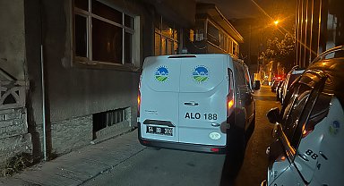 Yayılan koku ile ortaya çıktı; yalnız yaşadığı evinde ölü bulundu