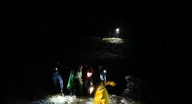 Yaylada sisten yolunu kaybeden guruba ulaşıldı