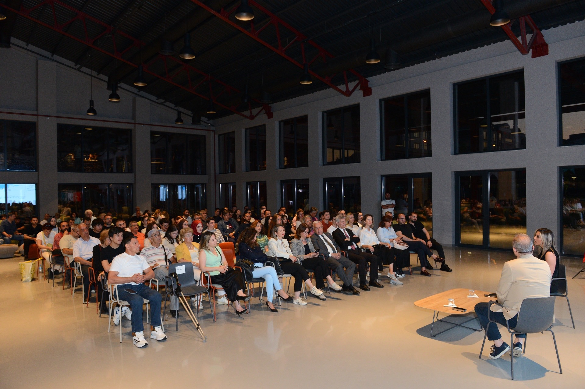 Yeni dünya düzeni söyleşide ele alındı