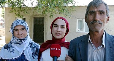 YKS sonrası kızını çiçeklerle karşılayan baba: Dünyanın en güzel anıydı