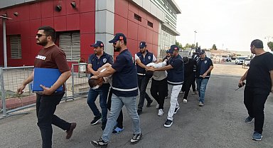18 kilo altını gasbedip polislere ateş açtılar; 4 gözaltı