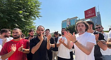 3'üncü Lig futbolcularından, Gençlik ve Spor Bakanlığı önünde basın açıklaması