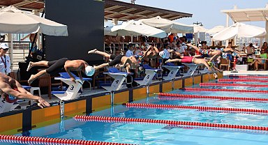 38'inci Uluslararası Prens Adaları Yüzme Şampiyonası'nın ilk gününde rekorlar kırıldı