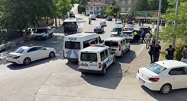 'Dur' ihtarına uymayıp 2'si polis otosu, 4 araca çarpan ehliyetsiz sürücü tutuklandı