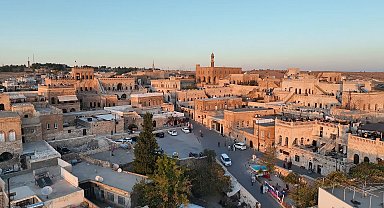 'Uzak Şehir' sevgisi, Midyat'ın sıcağını yendi