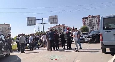 5 otomobilin karıştığı zincirleme kazada 6 yaralı