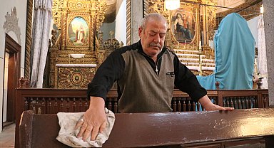 834 yıllık Ermeni kilisesinde 22 yıldır zangoçluk yapıyor