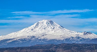 Ağrı Dağı'ndaki takke buzulu eriyor; 37 yılda yüzde 41 küçüldü