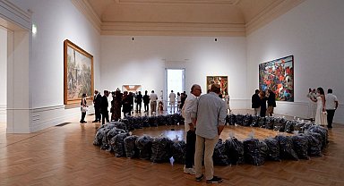 Ahmet Güneştekin'in 'Yoktunuz' sergisi İtalya'da ziyarete açıldı