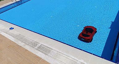 Akülü arabasıyla site havuzuna düşen çocuk, yoğun bakımda tedaviye alındı