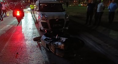 Alkollü sürücü yol verme tartışmasında 1 motosiklet ve 3 araca çarptı; kaza anı kamerada