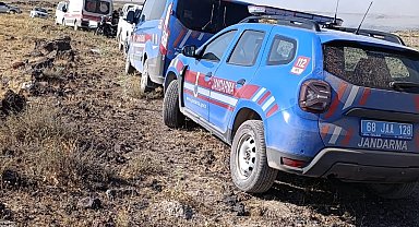 Anız yangınını söndürmek isterken alevlerin arasında kalan çiftçi öldü